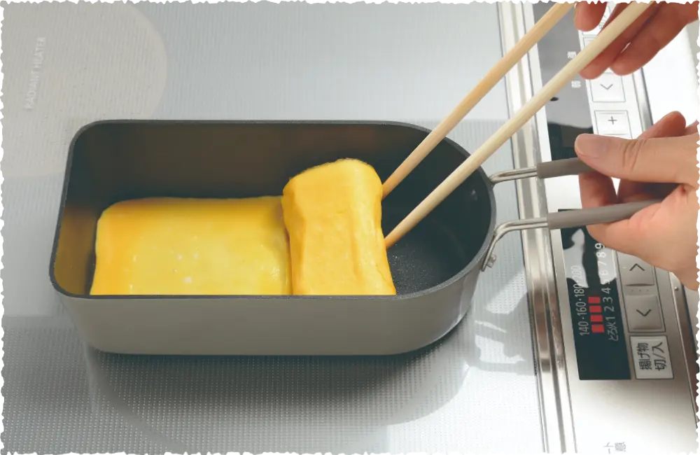 スティック型なので、玉子焼きにも、手前から奥に巻くと綺麗に作りやすいです
