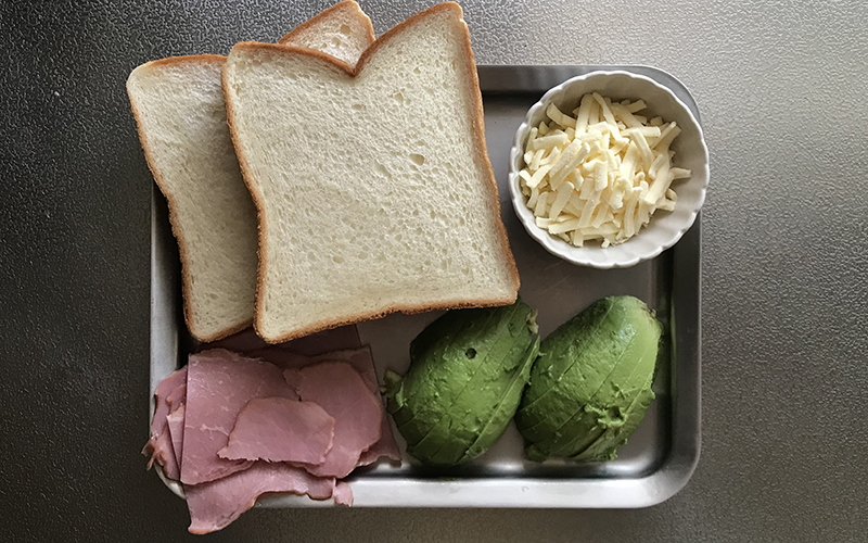 アボカドベーコンチーズのホットサンド 材料