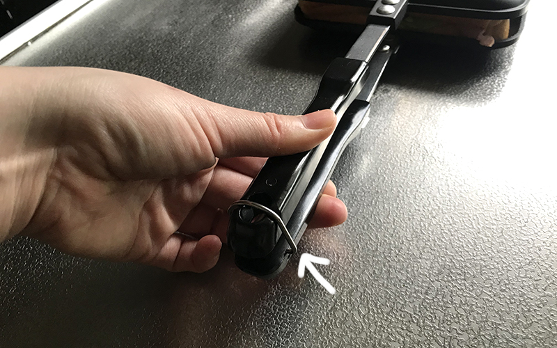 最後にハンドルについている金具でロックする