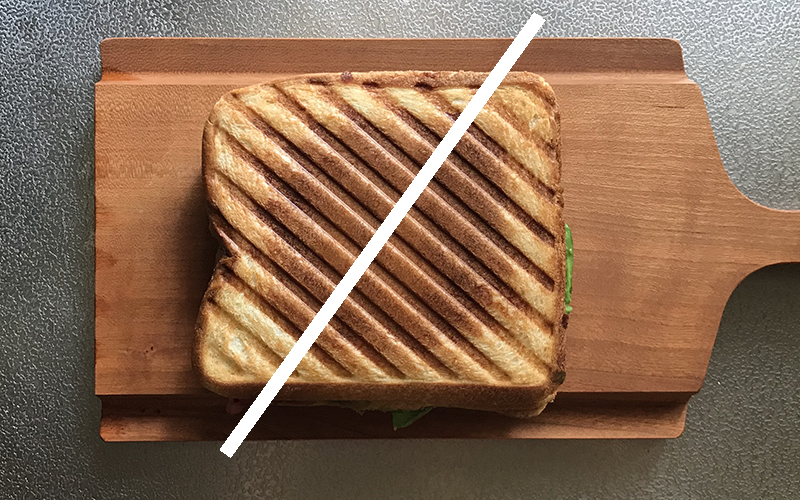 ナナメに切ったホットサンド