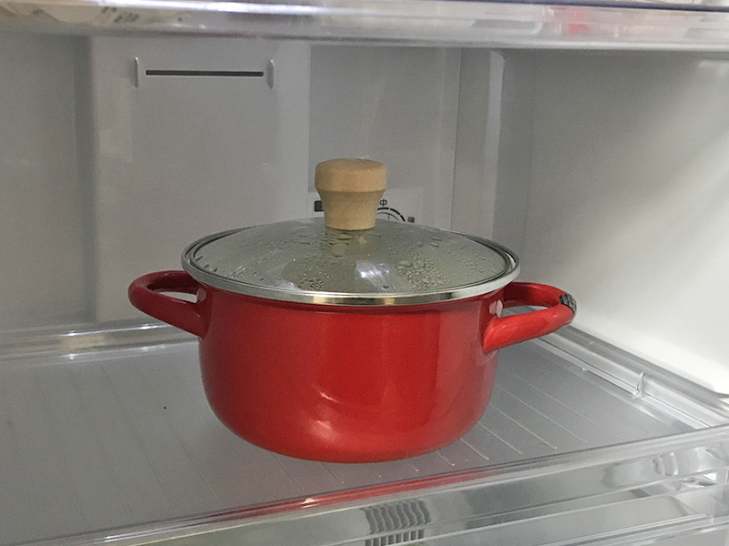 ホーロー製鍋で食材を保存