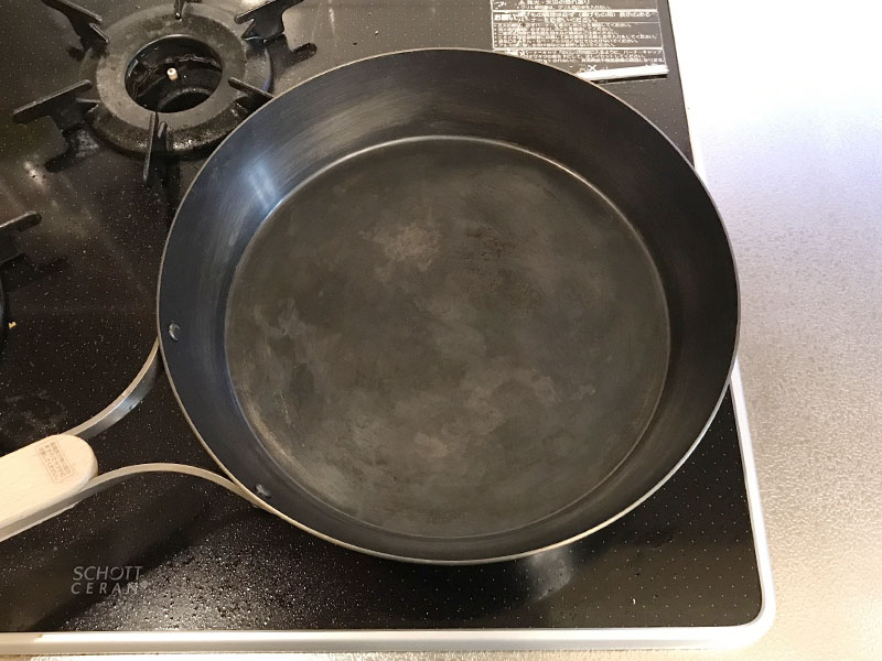水気を拭き取り中火で加熱し、完全に水気を飛ばす