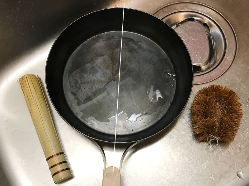 鉄フライパンをささらとたわしで洗った比較